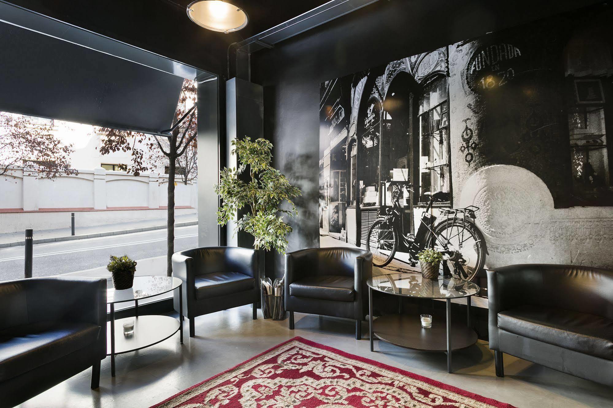 Fira Apartments By Gaiarooms バルセロナ エクステリア 写真