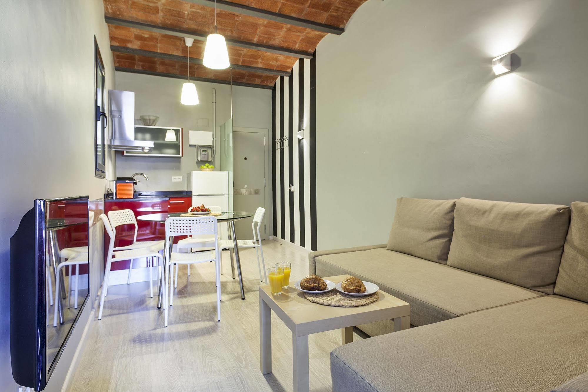 Fira Apartments By Gaiarooms バルセロナ エクステリア 写真